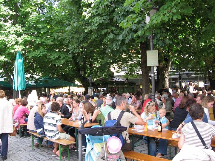 Muenchen 030.jpg - Partnerstädte von München sind Edinburgh (Schottland), Verona (Italien), Bordeaux (Frankreich), Sapporo (Japan), Cincinnati (USA), Kiew (Ukraine) und Harare (Simbabwe).